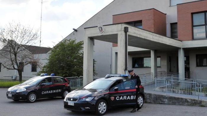 Cassano d’Adda (Milano), si presenta dai carabinieri e dice: “Ho ucciso mia moglie, arrestato un uomo per omicidio”