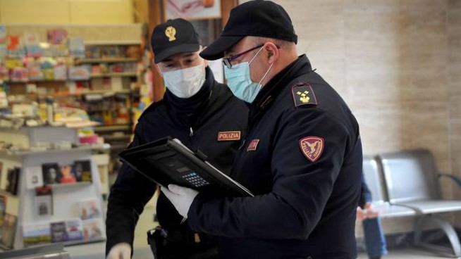 Coronavirus, dopo Lombardia e Toscana anche le Marche valutano l’obbligatorietà di indossare le mascherine