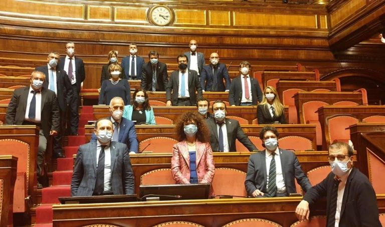Emergenza coronavirus, 74 parlamentari della Lega hanno passato la notte nelle aule della Camera per protestare contro il Dpcm