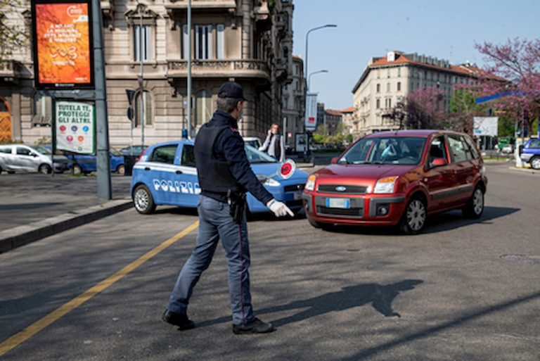 Coronavirus, picco di controlli a Milano: fermate oltre 20mila persone e 666 multate