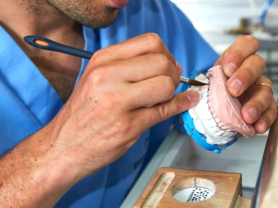 FareAmbiente Ladispoli fornisce l’odontotecnico gratis