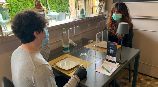 Coronavirus, a Bolzano un bar è già operativo secondo le direttive del governo