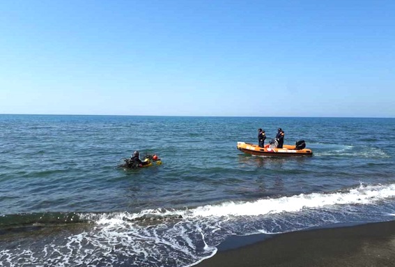 Sub di Cerveteri fermato e multato a Torre Flavia da Polizia Città Metropolitana e Guardia Costiera