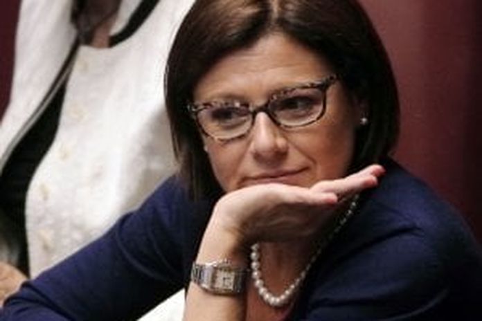 Coronavirus, la ministra De Micheli: “Dobbiamo rimandare i ragazzi a scuola”