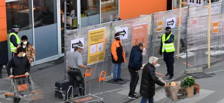 Coronavirus, in Austria tornano a scuola gli studenti. Riaprono anche le case di riposo