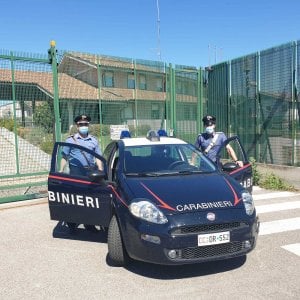 Bologna, sfregia con un coltello arroventato la moglie: arrestato il marito 27enne