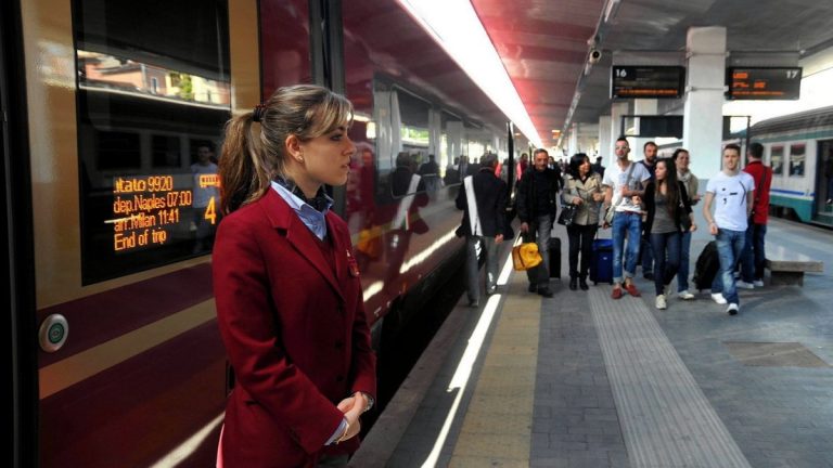 Coronavirus, per viaggiare in treno arriverà il biglietto nominativo