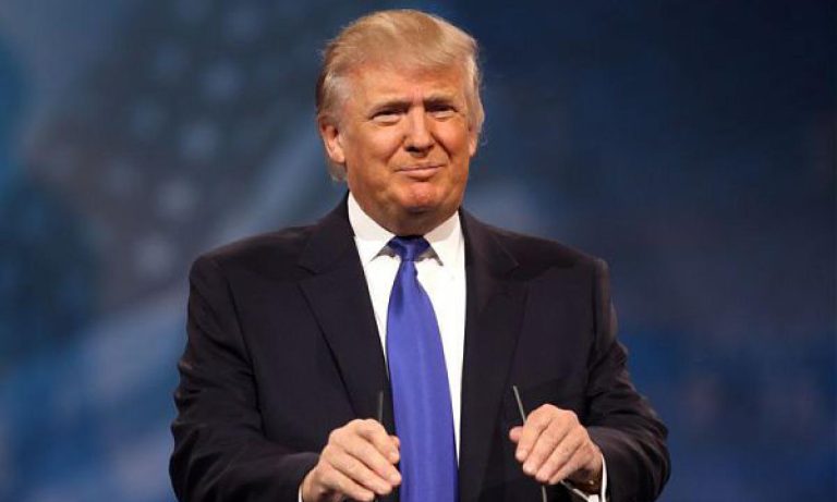 Coronavirus, parla il presidente Trump: “Il vaccino pronto per la fine dell’anno. Il capo della Casa Bianca prevede che le vittime oscilleranno tra i 75mila e i 100mila morti