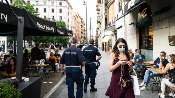 Fase 2, il sindaco di Milano Sala incontra il prefetto: Preoccupazione per gli assembramenti durante la movida