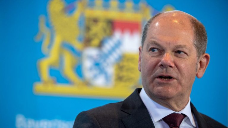 Guerra in Ucraina, parla il cancelliere Scholz: “La Germania non accetterà accordo di pace imposto da Mosca”