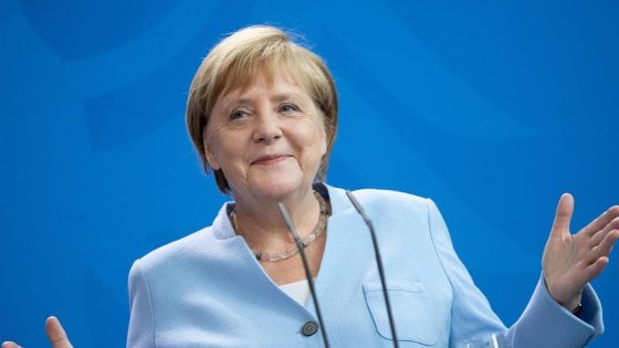 Scontro tra Bce e Corte Costituzionale tedesca, parla Angela Merkel: “Il giudizio della Corte va rispettato e il governo tedesco darà il suo contributo per dare una risposta nel senso di un’Europa forte”