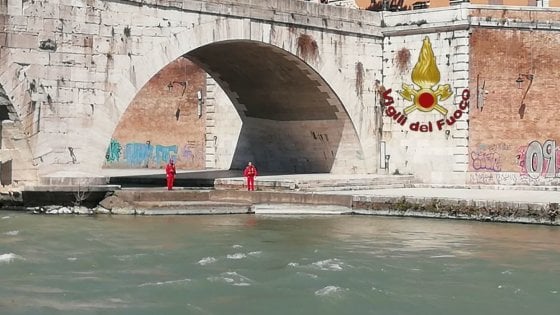 Roma, rinvenuto il cadavere di un uomo nel Tevere all’altezza del Ponte Principie Amedeo di Savoia