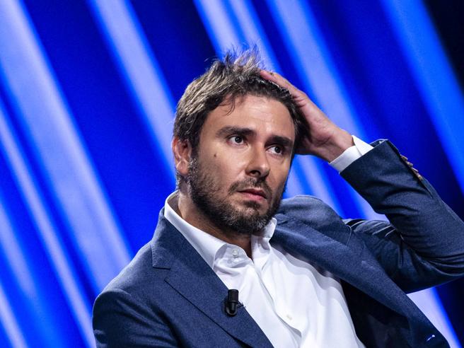 Di Battista (M5S) contro i Benetton: “Revocare le concessioni ai Benetton non è solo un atto di giustizia e di rispetto verso i morti di Genova e le famiglie, è un atto politico che diverrebbe un precedente drammatico per i capitalisti senza scrupoli”