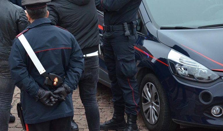 Firenze, blitz antiriciclaggio: due arresti e 18 indagati per false fatture