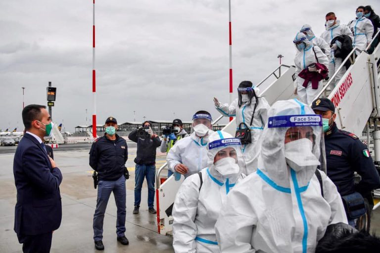 Coronavirus, gli infermieri albanesi che hanno operato nelle Marche sono tornati in patria