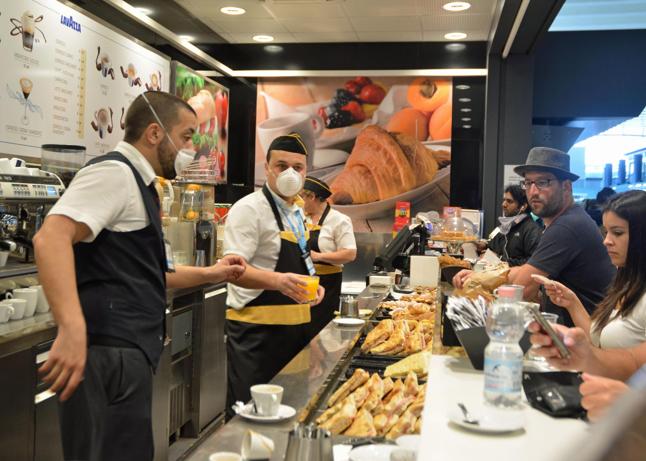 Fase 2, dopo le riaperture dei negozi gli italiani scoprono aumenti nei bar, ristoranti e parrucchieri