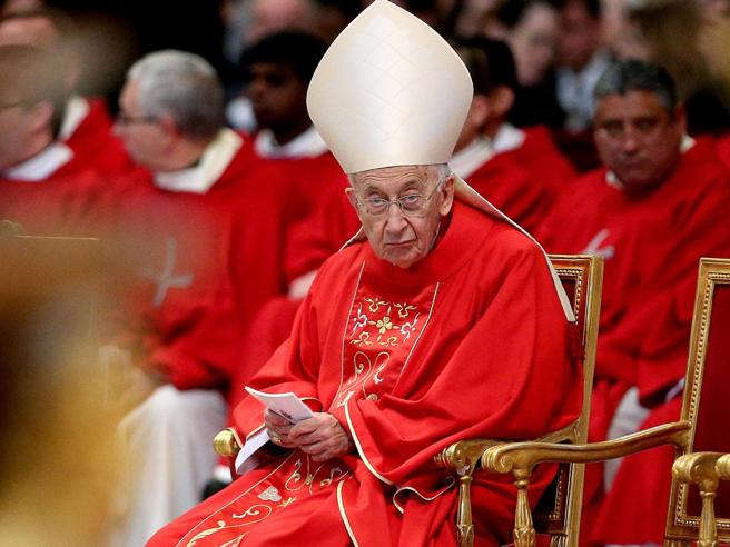 Fase 2, parla il Cardinale Ruini: “La Cei ha dato tutto il suo contributo alla tutela della salute ma per il bisogno dei credenti di nutrirsi con l’Eucaristia, non è stata aiutata dalle pretese del Governo”