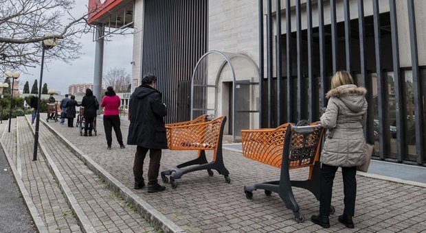 Coronavirus, a Roma e nel Lazio supermercati e alimentari aperti da lunedì sino alle 21,30