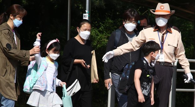 Coronavirus, la Corea del Sud torna al lockdown dopo un nuovo boom di contagi