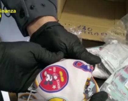 Nola (Napoli), la Finanza scopre una fabbrica clandestina di mascherine: denunciato il titolare e sequestrati 106mila dispositivi sanitari