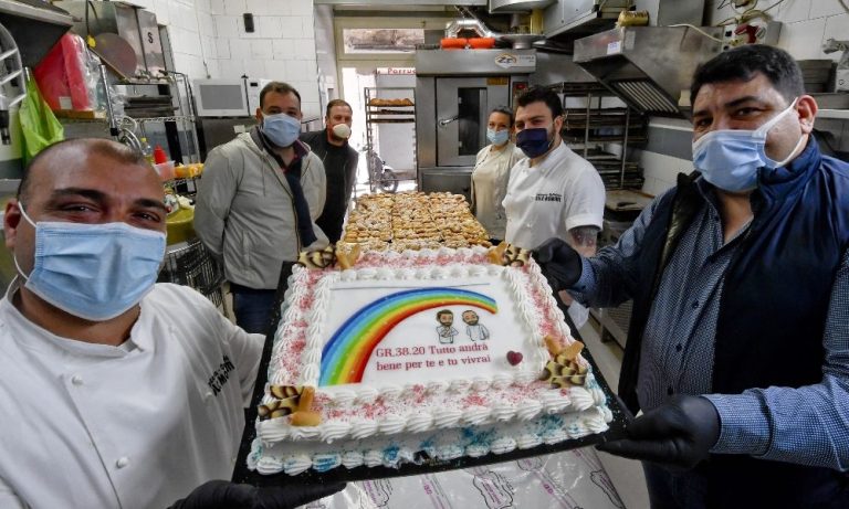 Napoli, riapre ai Quartieri Spagnoli la pasticceria “Dolci momenti”: la prima infornata è per i poveri della zona
