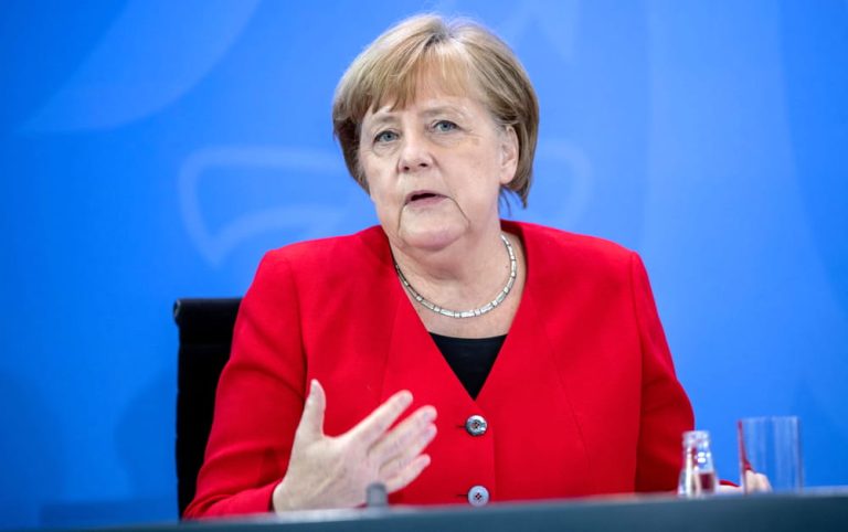 Germania, la cancelliera Merkel è preoccupata per la decisione della Corte costituzionale tedesca sul programma di acquisto del debito Bce