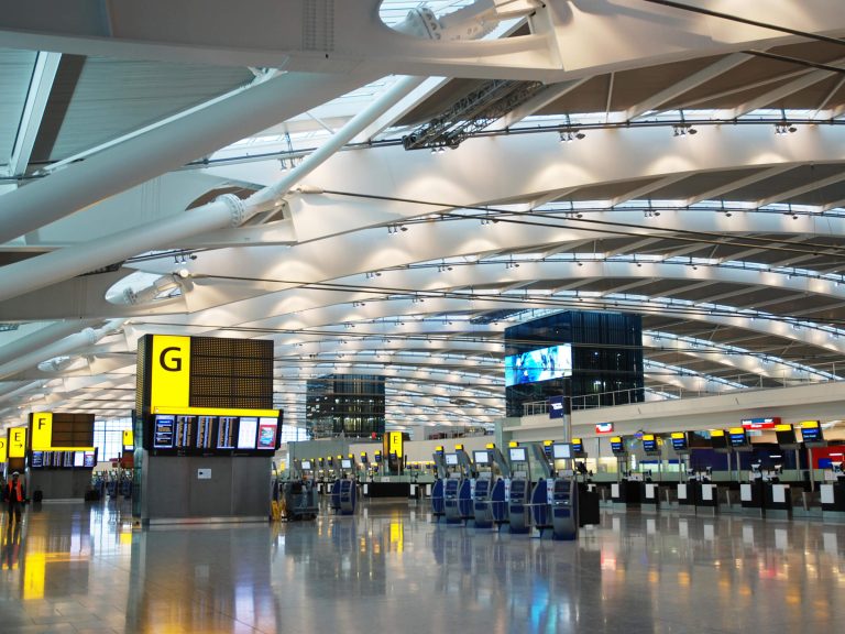 Coronavirus, in Gran Bretagna obbligo di quarantena per tutti i passeggeri in arrivo negli aeroporti del Paese