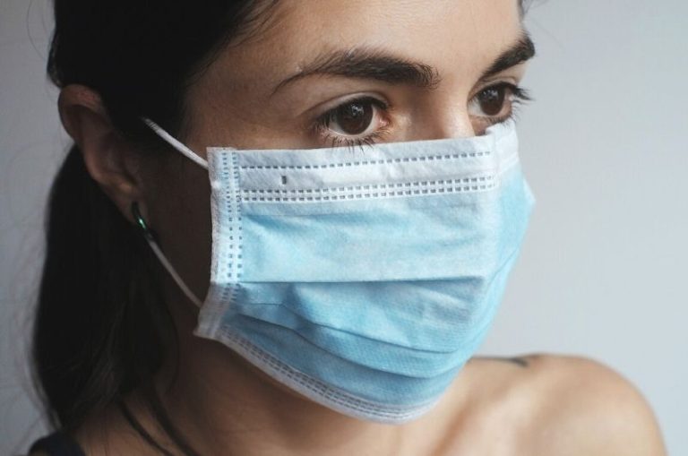 La rivista Science: “Le mascherine correttamente indossate forniscono una barriera fisica essenziale, riducendo il numero di particelle virali nel respiro di individui asintomatici che sono stati infettati dal nuovo coronavirus”