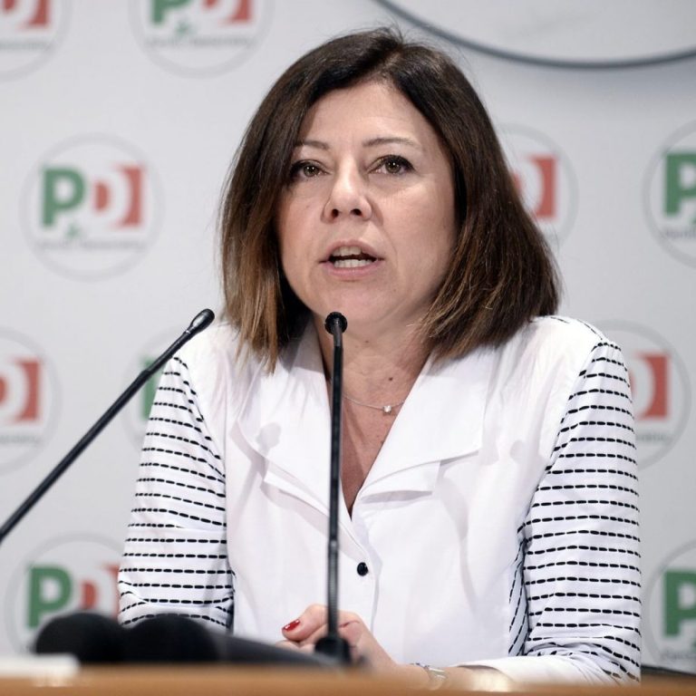 Fase 2, parla la ministra Paola De Micheli: “A metà settimana prenderemo la decisione sulla riapertura per il 3 giugno