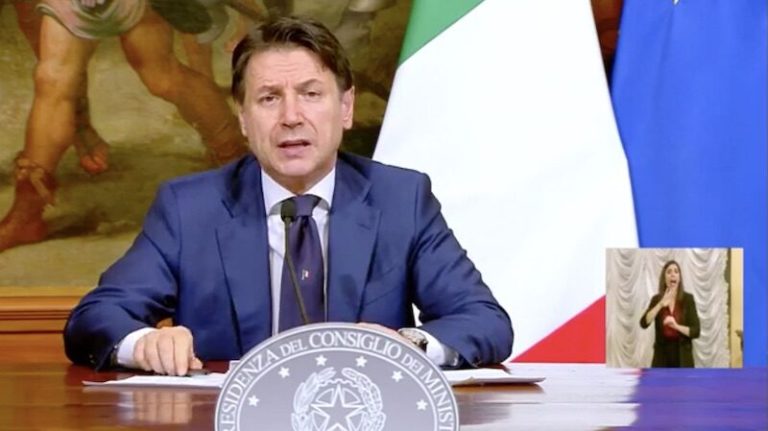 Fase 2, parla il premier Conte: “Stiamo affrontando un rischio calcolato nella consapevolezza che la curva epidemiologica potrebbe tornare a salire”