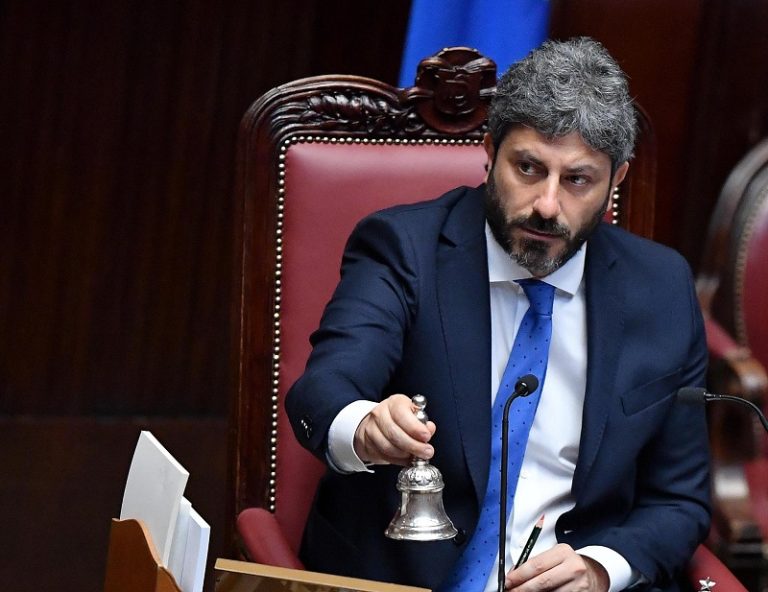 Camera: tensione in aula tra Lega e M5S, il presidente Fico interrompe la seduta