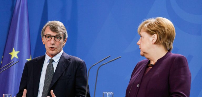 Ue, David Sassoli incontra la cancelliera Merkel: “La prossima presidenza tedesca sarà al centro della ricostruzione europea”