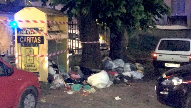 Boltiere (Bergamo), muore un bambino di 10 anni incastrato in un cassonetto di abiti usati