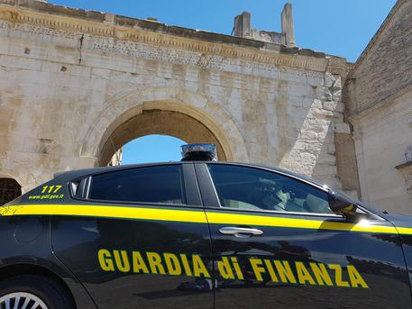 Roma, operazione antidroga della Finanza: in manette dieci pakistani trafficanti di eroina