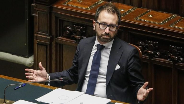 Il Senato respinge le due mozioni di sfiducia al ministro Bonafede: il premier Conte tira un sospiro di sollievo