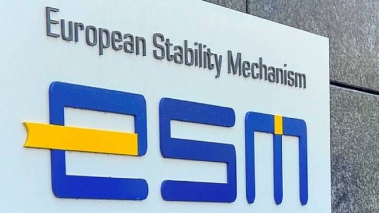 Scontro sul Mes, parla Vito Crimi (M5S): “Il nuovo testo sul fondo parla di un sistema di allerta che scatterebbe per i Paesi che non dovessero restituire il prestito”