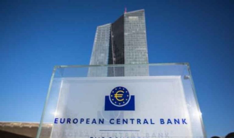 Allarme della Bce: “La crisi pandemica, che ha arrestato gran parte dell’attività economica, provocherà una caduta del Pil dell’Eurozona compresa fra -5 e -12%”