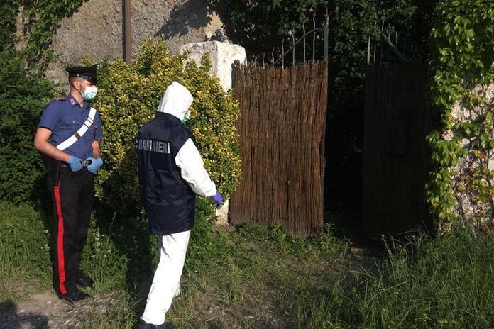 Bussoleno (Torino), due sorelle gemelle di 66 anni trovate prive di vita in casa: indagano i carabinieri