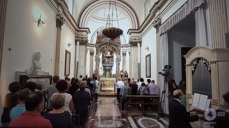 Coronavirus, la Chiesa riavrà le messe con i fedeli dal 18 maggio