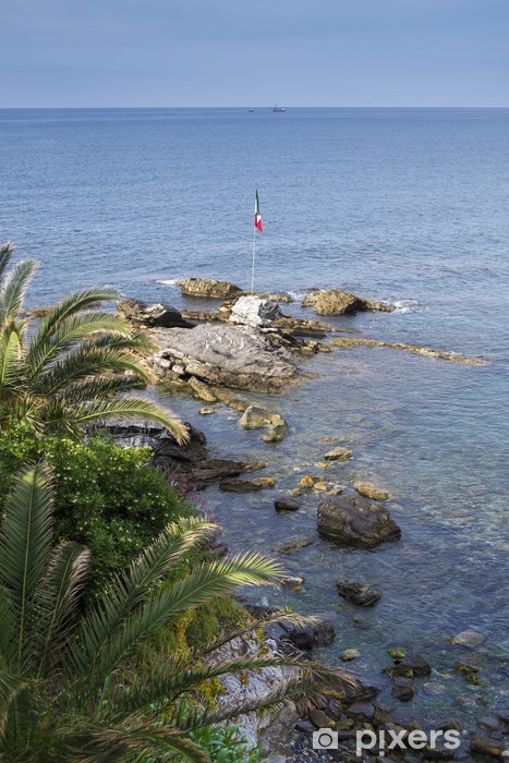 Genova, si finge agente di polizia per andare al mare: denunciato 36enne