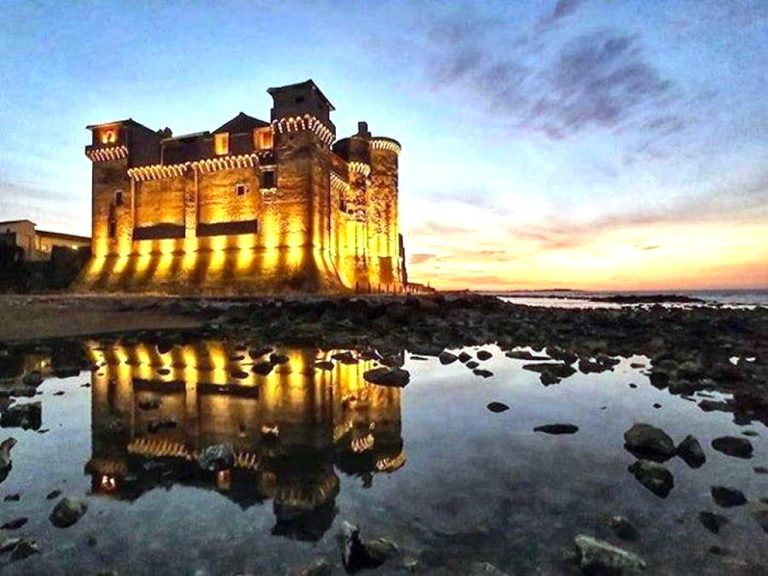 Lotta al tumore al pancreas: il Castello di Santa Severa si illumina di viola