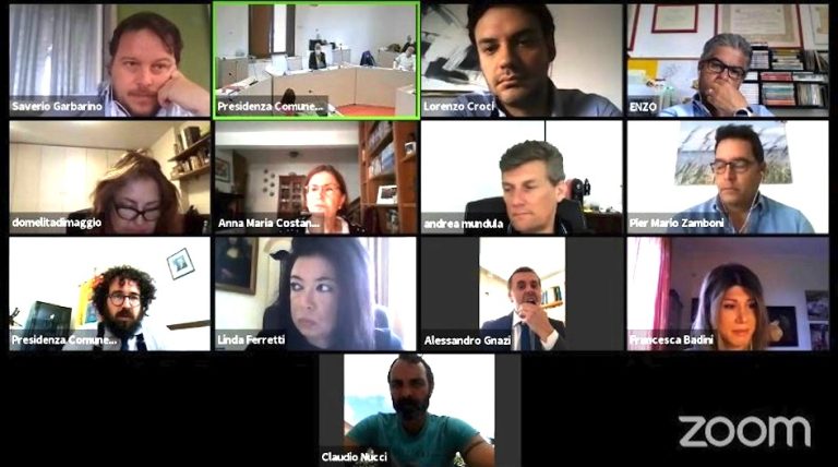 Consiglio comunale: un minuto di silenzio per i morti covid-19