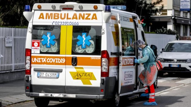 Cariati (Cosenza), bimbo di 5 anni cade dal terzo piano: è grave in prognosi riservata