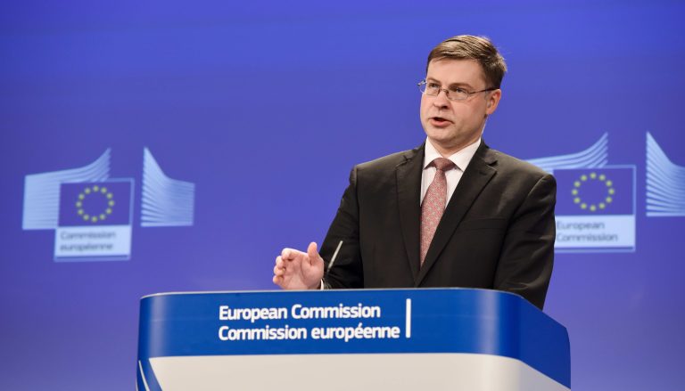 Commissione europea, parla il vicepresidente Dombrovskis: “Il Recovery plan guarda al futuro degli investimenti”