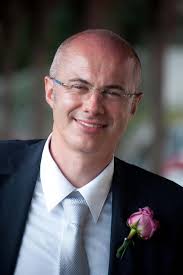 Fase 2, parla il ministro Federico D’Incà: “Sulla semplificazione sta per arrivare un nuovo decreto. Questa è la volta del taglio, tutti i ministri hanno voglia di dare un rilancio di semplicità”