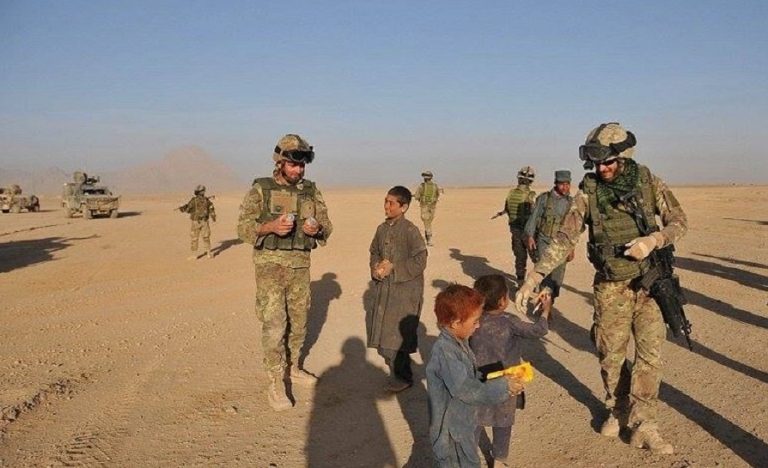 Afghanistan, attacco dei talebani in una base militare a Gardenz: uccisi cinque civili e 19 feriti