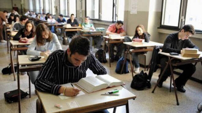Fase 2, tutti ammessi alla maturità del 17 giugno, l’anno in corso avrà un peso fino a 22 crediti