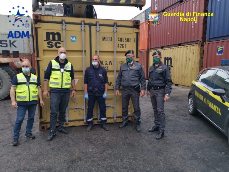 Napoli, sequestrate otto tonnellate di rifiuti speciali diretti in Africa