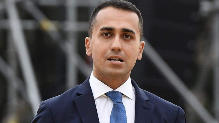 Fase 2, parla il ministro Luigi Di Maio: “Questa notte abbiamo trovato l’accordo definitivo con le regioni e da lunedì le imprese, i negozi, le attività commerciali riapriranno”