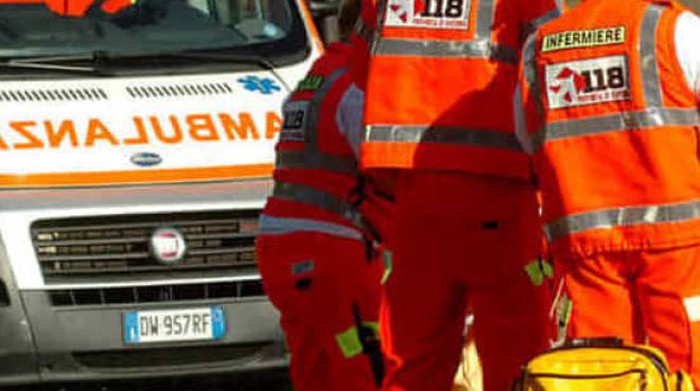 Bologna, bimba di due anni ferita alla testa dopo una caduta dalla finestra. La polizia ha trovato in casa quasi un chilo di marijuana: arrestata la madre